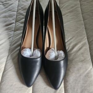 Elegant Black Women's Pumps